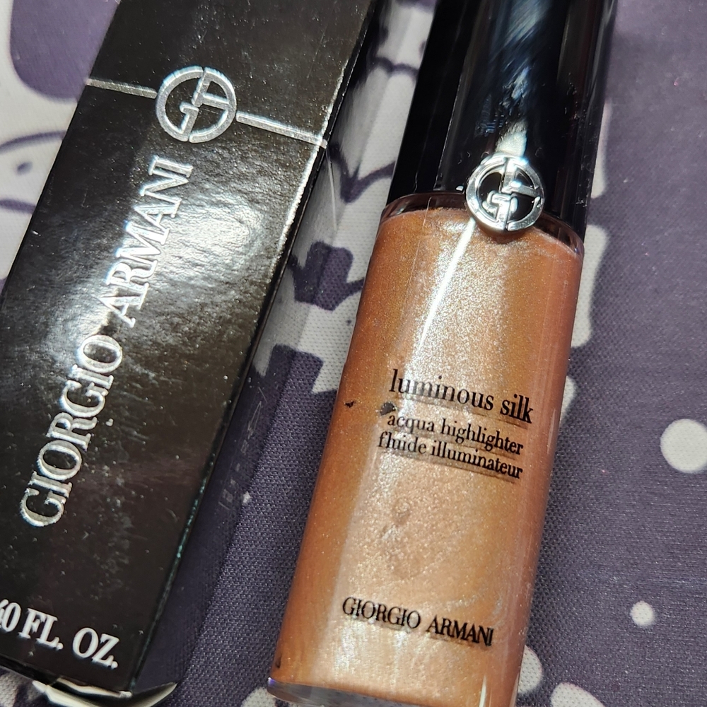 Giorgio Armani Luminous Silk Acqua Highlighter in Dawn